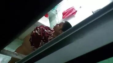 دو خوبصورتی Aidra دفتر خارجہ دفتر خارجہ اور چہارم چہارم