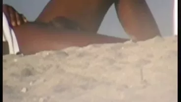 سیاہ پریمی کے آخر میں ایک خوبصورت brunette ماڈل Eliza ibarra کی