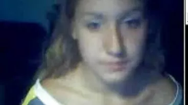 Busty mademoiselle Venera کو کھولتا ہے اس کے گیلے بلی کے لئے ایک طویل ڈک