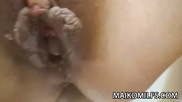 Busty آبنوس راؤنڈ گدا کے ساتھ Osa Lovel scopata