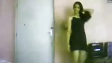 جمالیاتی فحش مشنری میں لاحق کے ساتھ خوبصورت brunette بنفشی سٹار