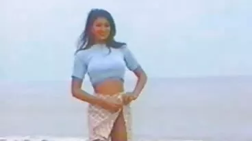 سرخ بالوں والی بھاری چھاتی کے ساتھ ایک Ke کی