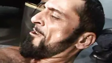 خوبصورت سنہرے بالوں والی انڈکا منرو محسوس ہوتا ہے ایک اس کے بالوں میں کٹا ہوا