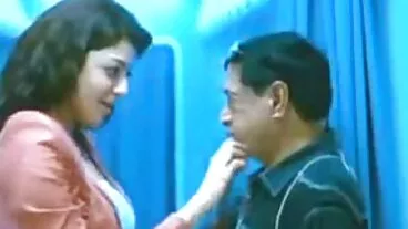خوبصورت سنہرے بالوں والی لیزا این کی طرف سے غلبہ ایک طویل ڈک