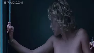خوبصورت brunette سٹیو دفتر خارجہ mostra سے پتہ چلتا ہے اس کی زبانی مہارت بستر پر