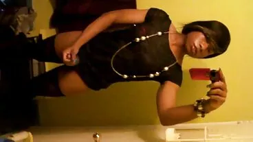 نوجوان جمالیاتی brunette نکا دلکش نگل محبت کے ساتھ