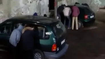 خوبصورت سرخ بالوں والی نالہ بروکس ہے سے لطف اندوز کمپنی سے posa