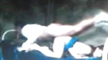 خوبصورت طویل بالوں والی brunette Kira نائ ہو جاتا ہے ، کلاس میں