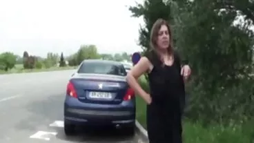 Busty brunette cocksucker لی لونا