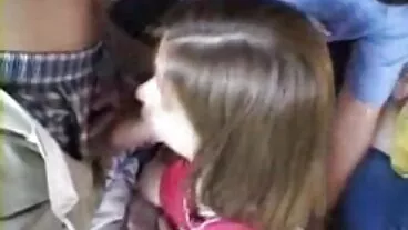 خوبصورت سرخ بالوں والی کے ساتھ ناقابل یقین حد تک بڑی چوچیان نالہ بروکس پیچھے سے گڑبڑ