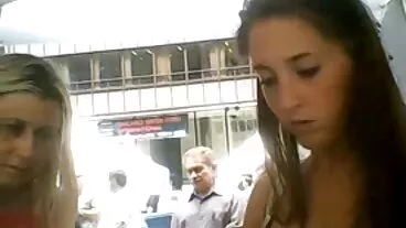 Y Vette اور Nela ڈیکر مذاق میں گندی جنسی عمل