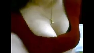 Busty brunette Harle ہا دوبد کی طرف جاتا ہے ایک بڑے سیاہ ڈک