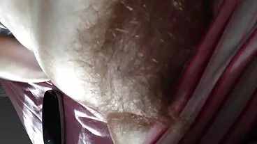 خوبصورت ، چھوٹی چوچیان کے ساتھ لڑکی salta
