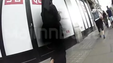 دلکش بہکایا ماں ابیجیل میک کے ساتھ ایک نوجوان ساتھی
