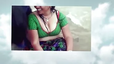 خوبصورت سولو کے ساتھ باتھ روم میں ایک الہی فرانک بیلے