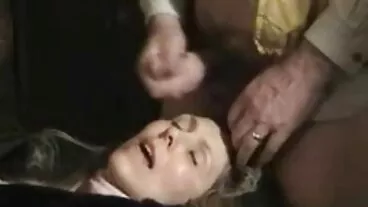 جمالیاتی فرشتہ Aila ڈونووین کس طرح جانتا ہے اسے کم کرنے کے لئے ایک فوری طریقہ