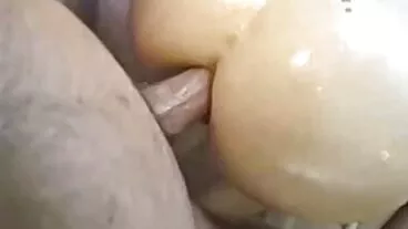 اچھا لگ نوجوان چھوٹی چوچیان کے ساتھ Lolli لین آخر کی طرف سے ایک بہت بڑا مرگا