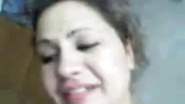 خوبصورت brunette Ky